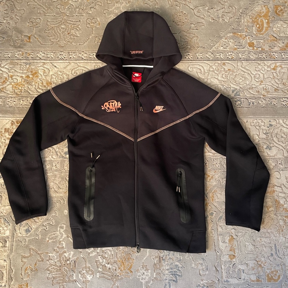 Limited Edition Syna World Nike Tech